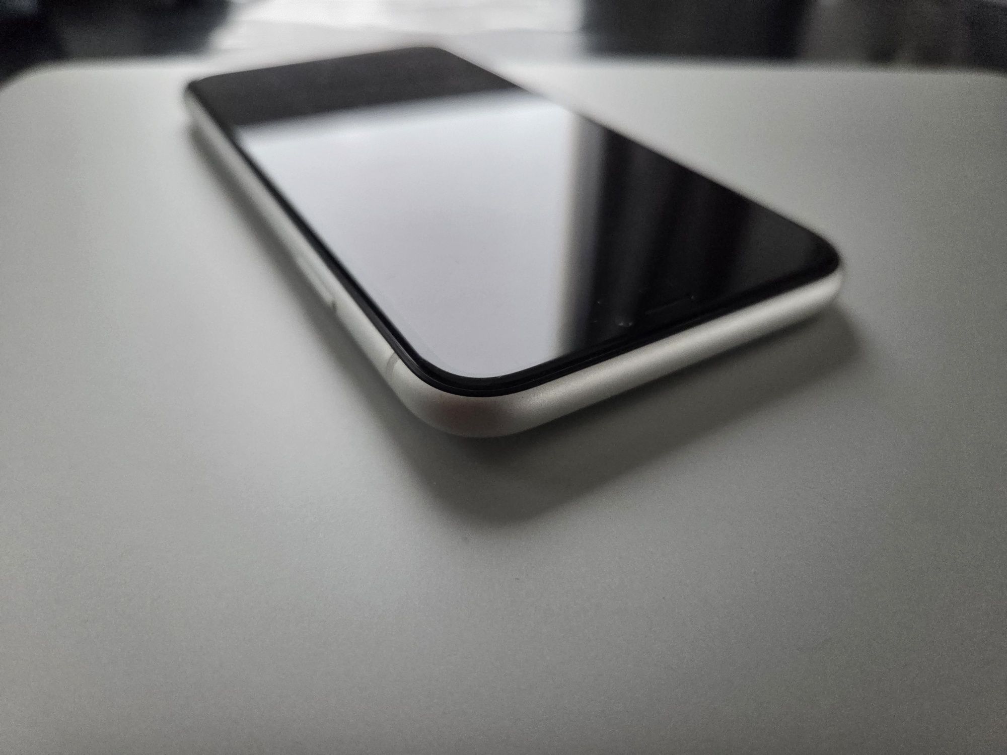 IPhone xR 64GB biały