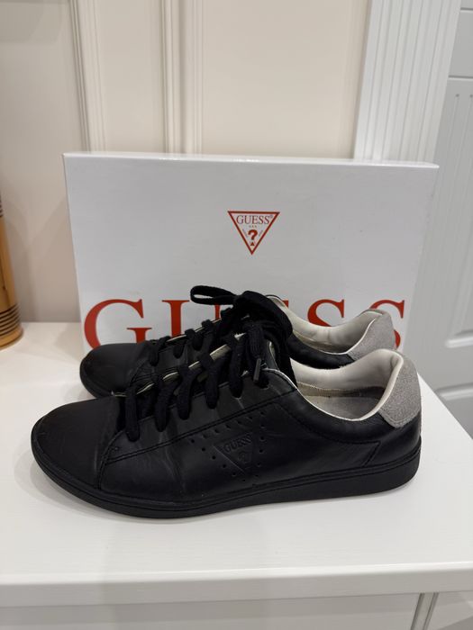 Продам мужские кожанные кросовки Guess