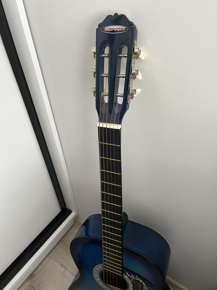 Niebieska gitara klasyczna craftman