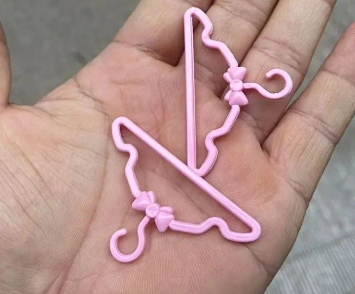 Zestaw wieszaków na ubrania dla lalek Barbie 10 sz