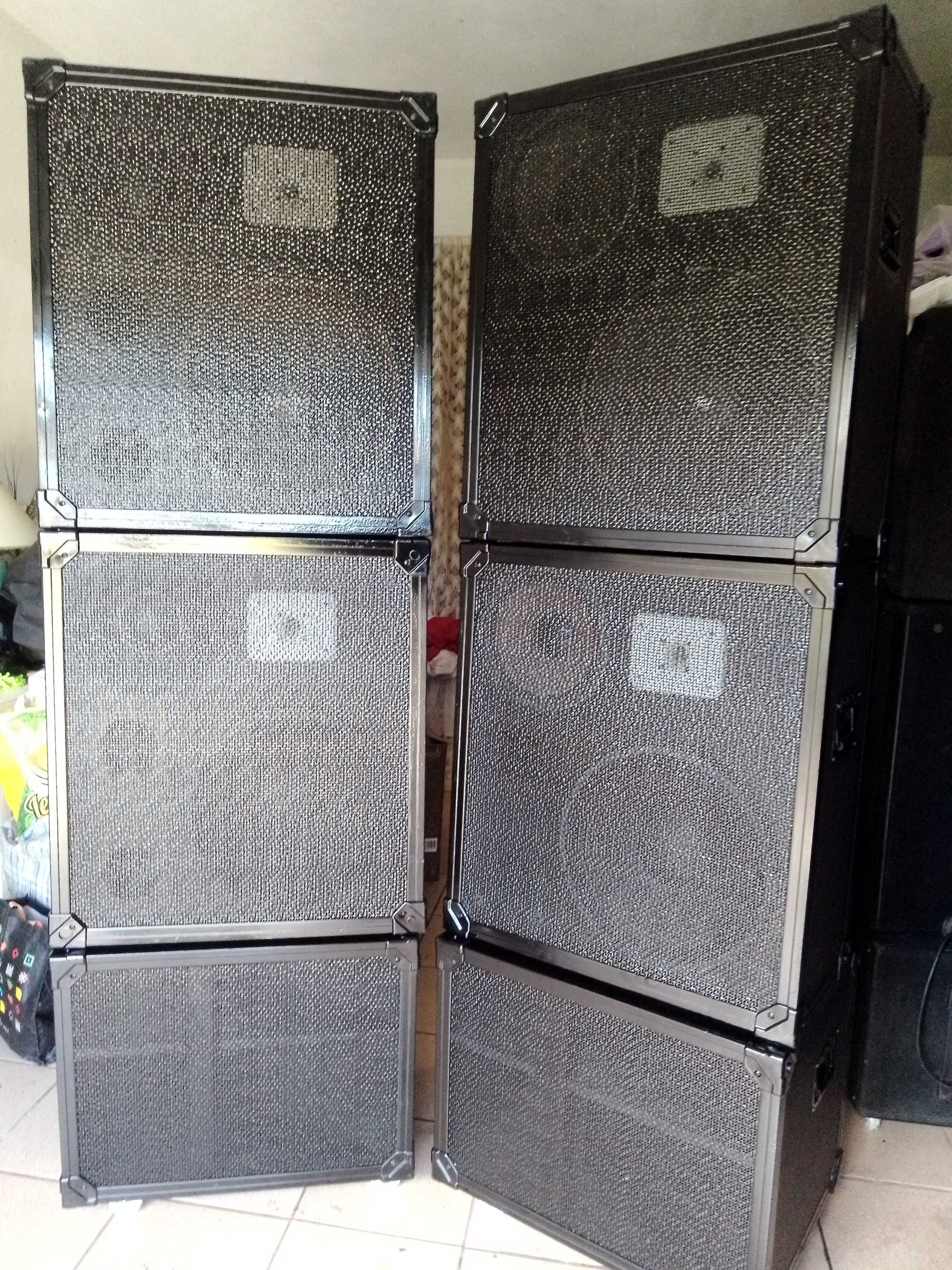 Super hiper mega pechincha Dynacord PA 6 colunas + mesa amplificada.