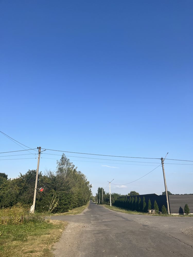 Ділянка в центрі села Лаврів