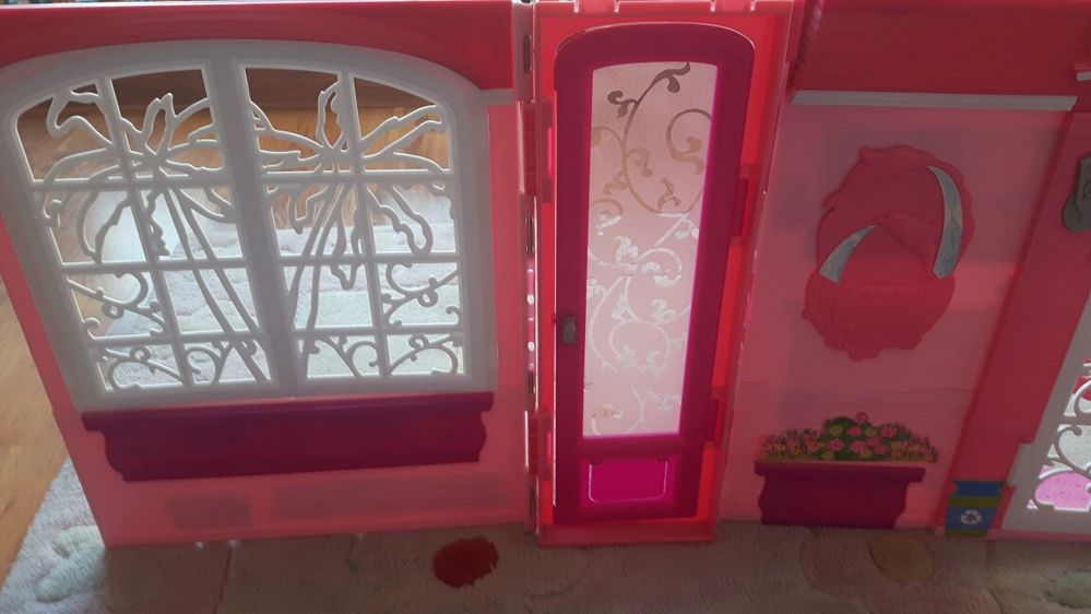Super domek Mattel dla Barbie z kuchnią i łazienką rozkładany