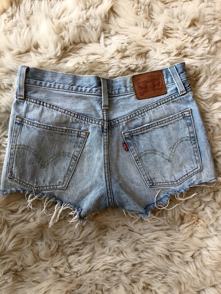Krótkie spodenki szorty denim wysoki stan strzępienia Levi’s 501 XS/S