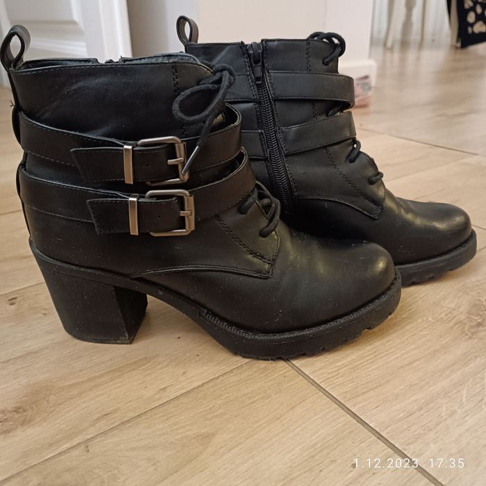 Botki na słupku house