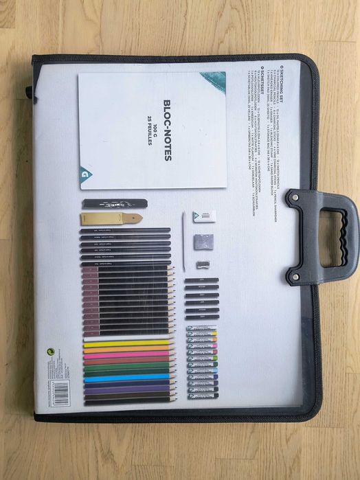 Zestaw szkiców w etui z rączką Nowy