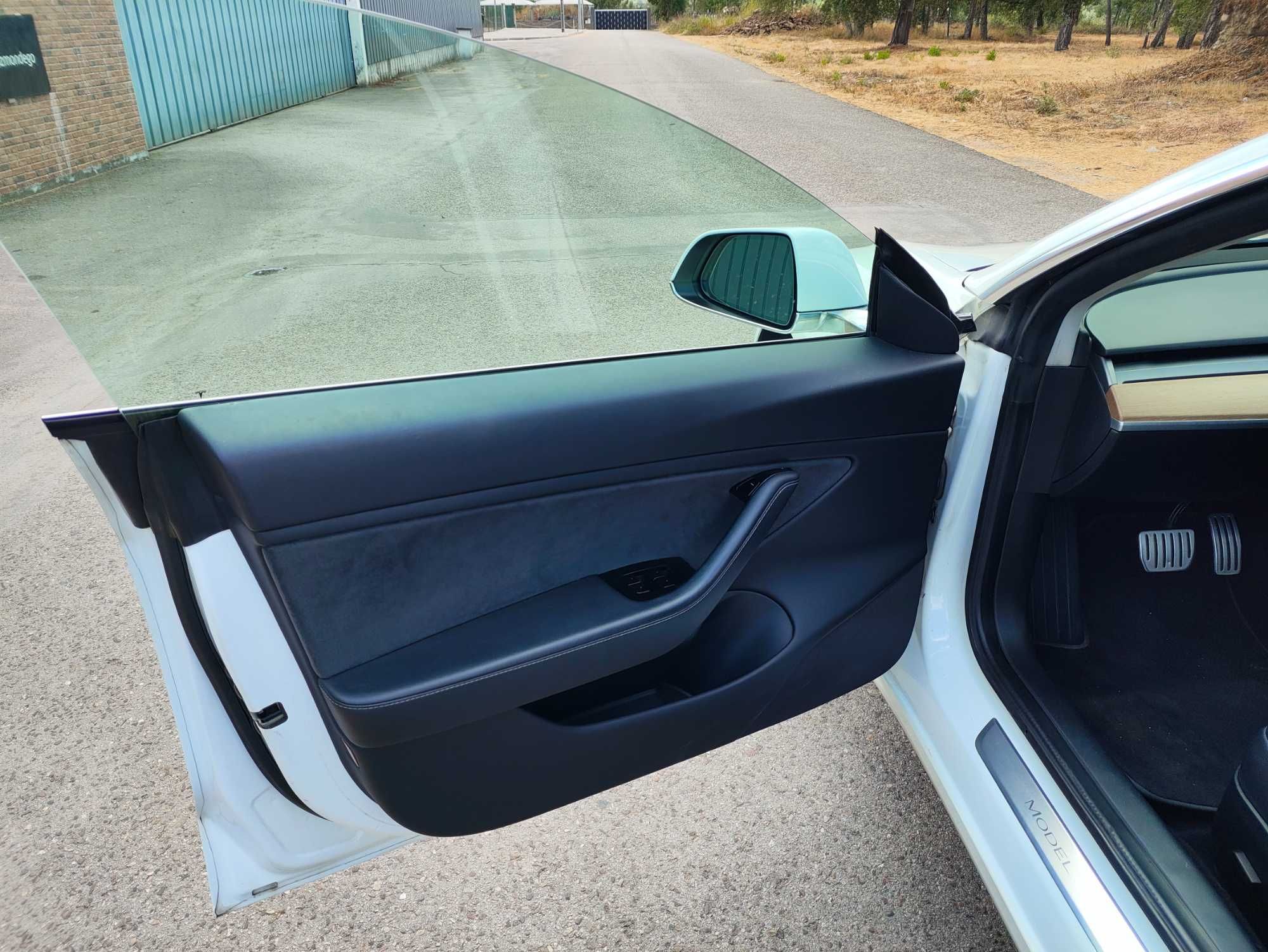 Tesla Model 3 long range Performance