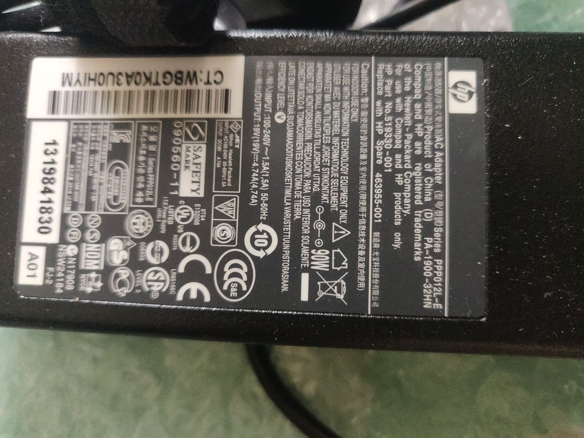 Продам зарядку для ноутбука HP подходит на dell, в отличном состоянии