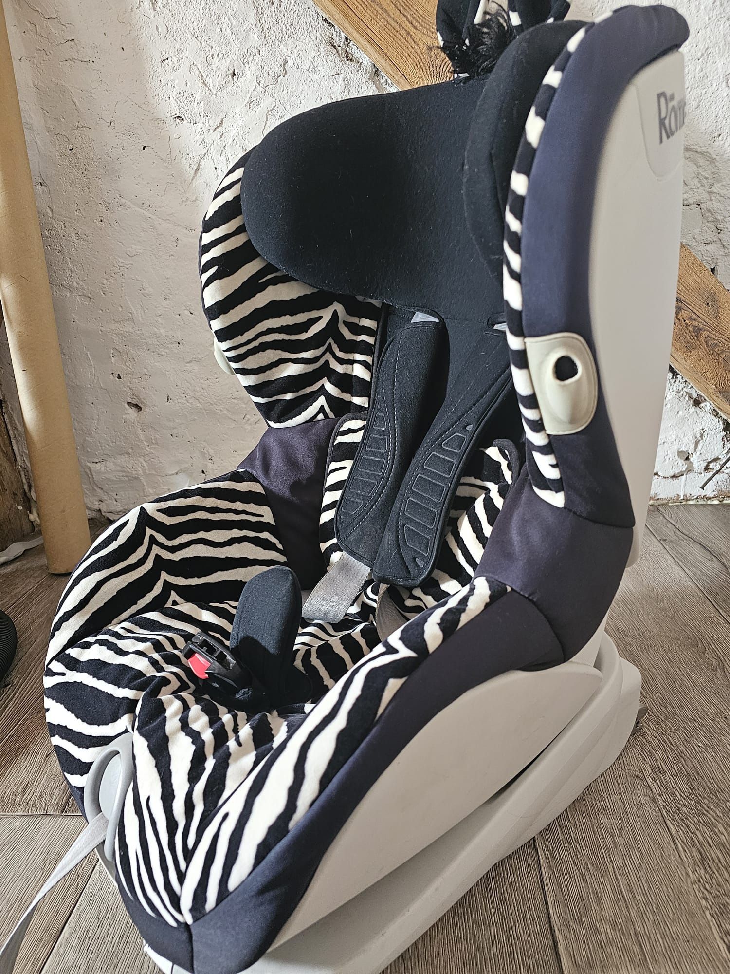 Fotelik samochodowy Britax & Romer King Plus Smart Zebra 9-18Kg