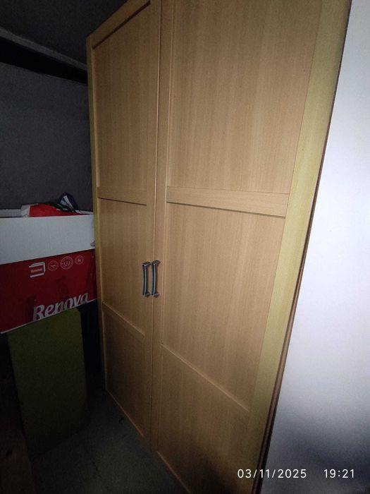 Roupeiro usado sem fundo