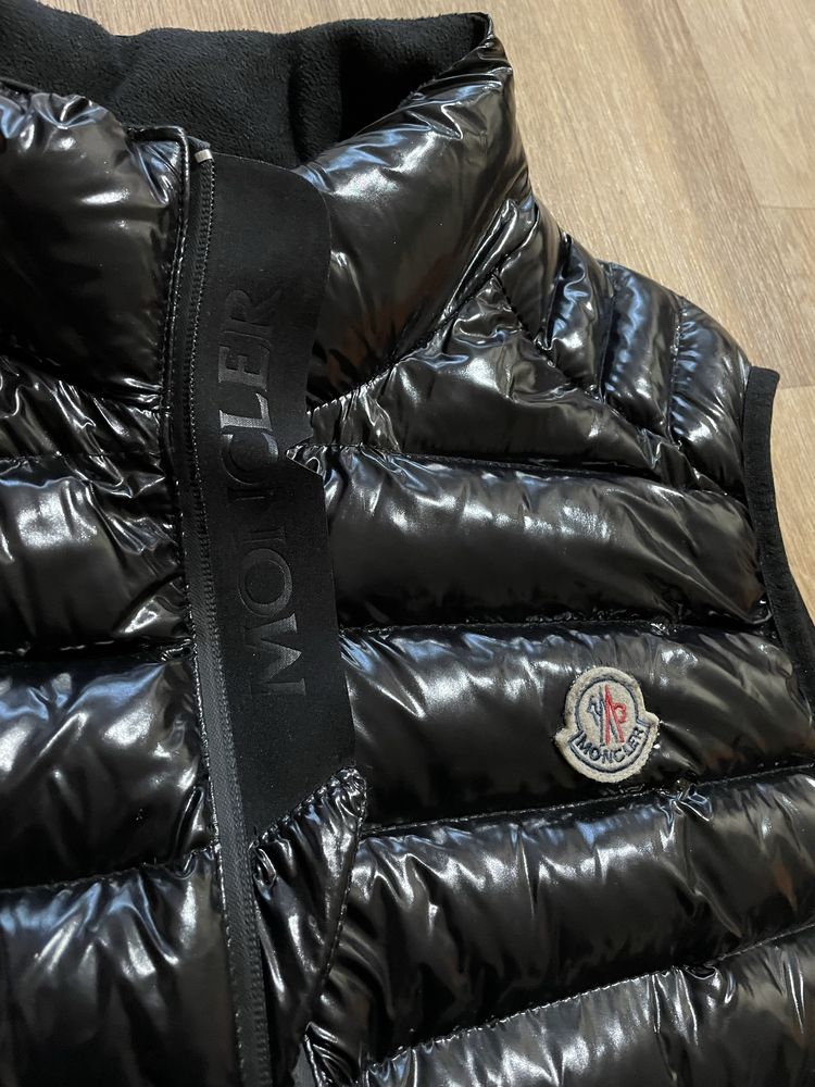 Жилетка Moncler ..