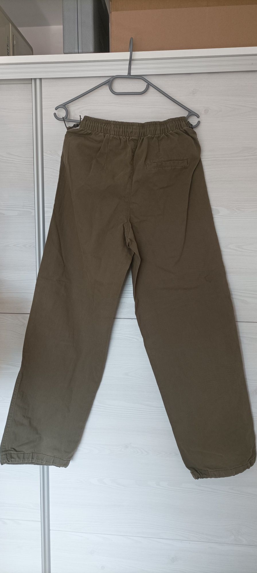 Spodnie Bershka XS parachute pants
