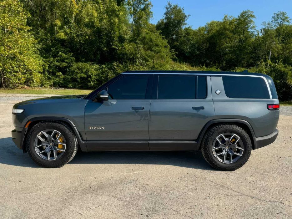 Rivian R1S Adventure      2024
