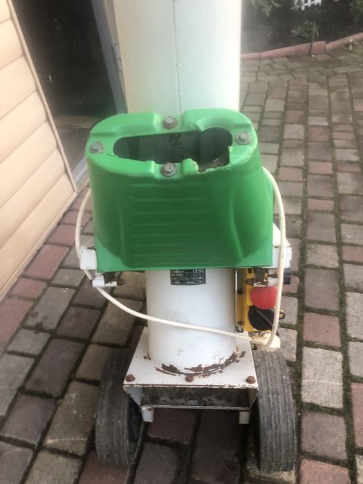 Професійний гілкоподрібнювач ACTIVE 2200 W