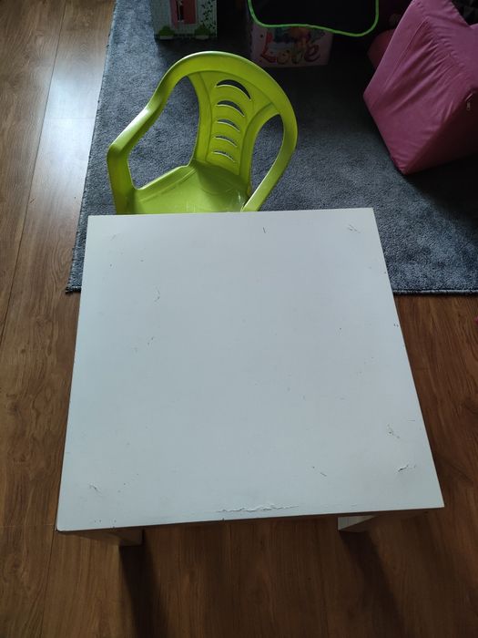 Ikea lack i krzesełko plastikowe