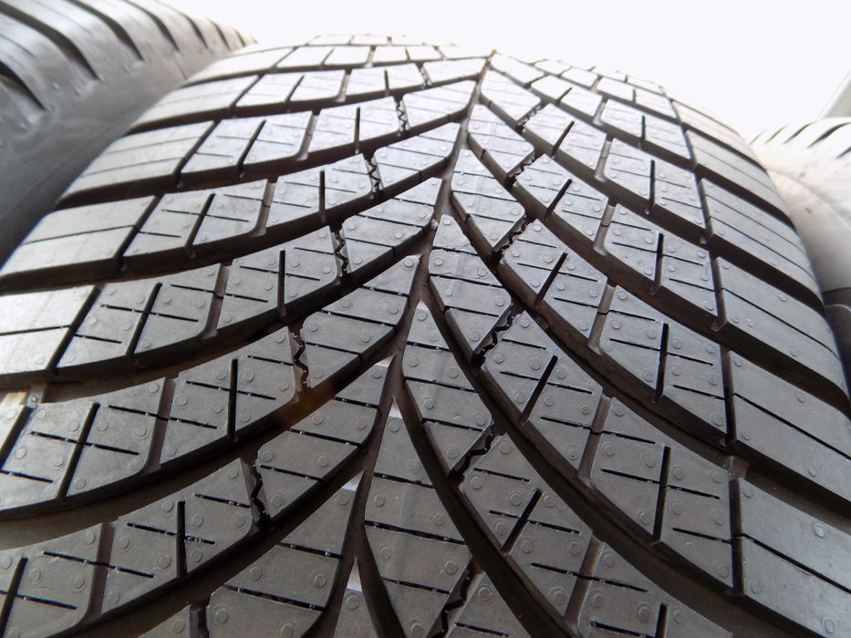 4 x opona całoroczna 235/60r18 Goodyear Vector 4Seasons