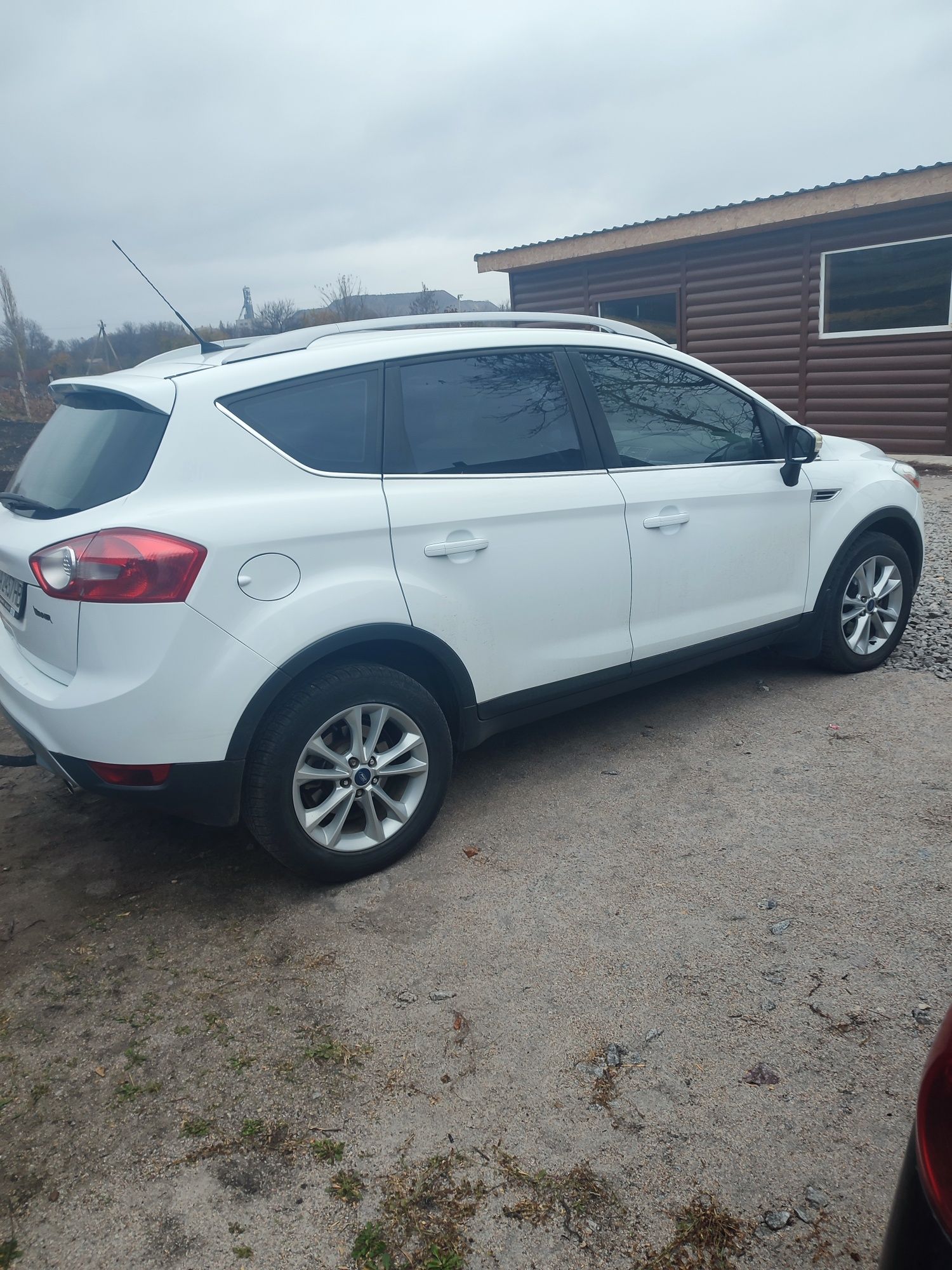 Паркетник Джип Форд Куга 2.0tdi рідна фарба.2013р куплена.