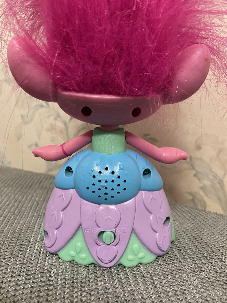 Trolls DreamWorks Интерактивная игрушка Тролль Розочка C1305 Hair in T