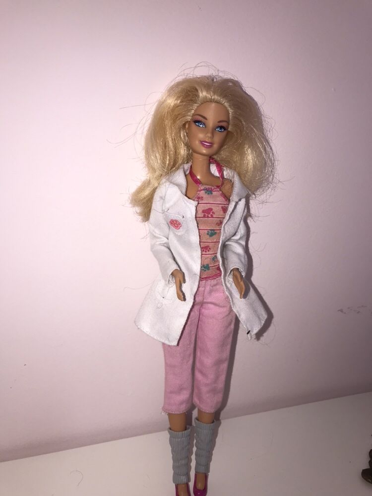 Lalka Barbie „Trenerka Piesków”