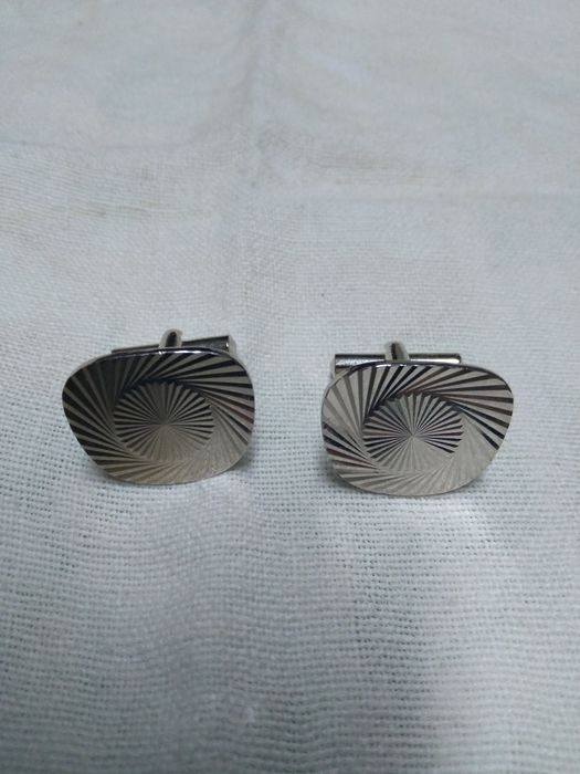 Vários botões de punhos de camisa