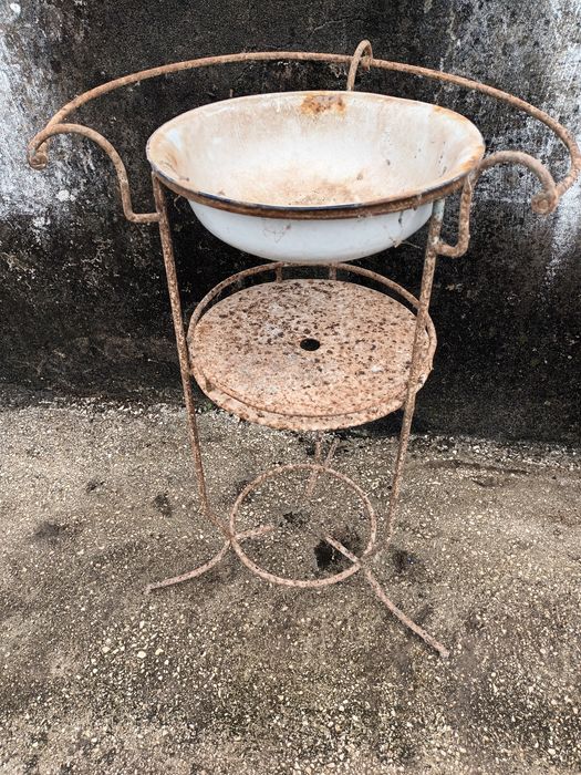 Lavatório antigo para restauro