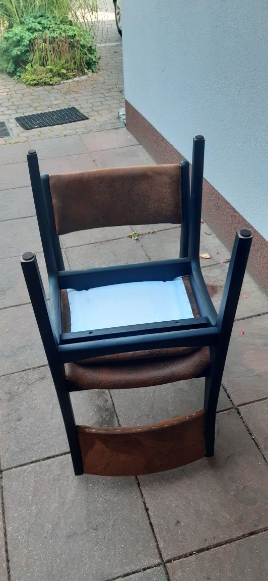 2 krzesła "Aster" po całkowitej renowacji.