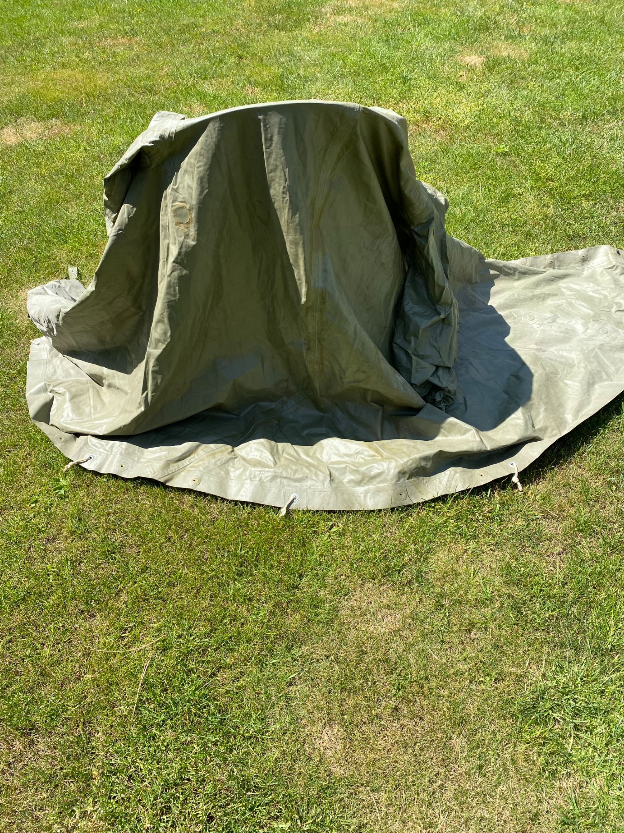 Peleryną wojskowa przeciwdeszczowa ja namiot