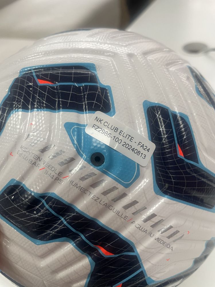 М’яч футбольний Nike Club Elite FZ2986-100, розмір 5