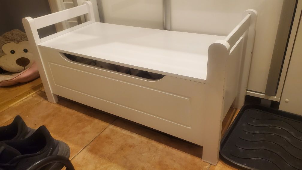 Ławka biała ,kufer z pojemnikiem