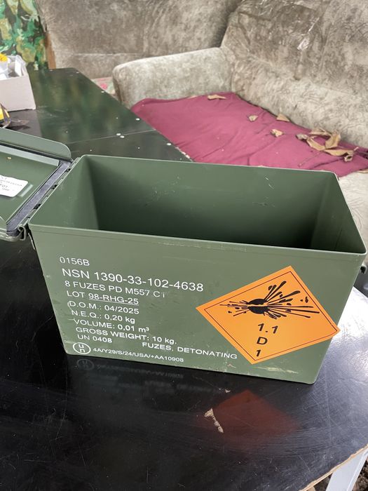 Ящик металевий. Сувенір, ящик для патронів.б/к