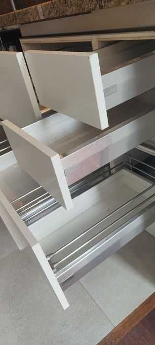 BLACK WEEKEND Kuchnia  Meble kuchenne Biały mat. AGD Bosch Siemens