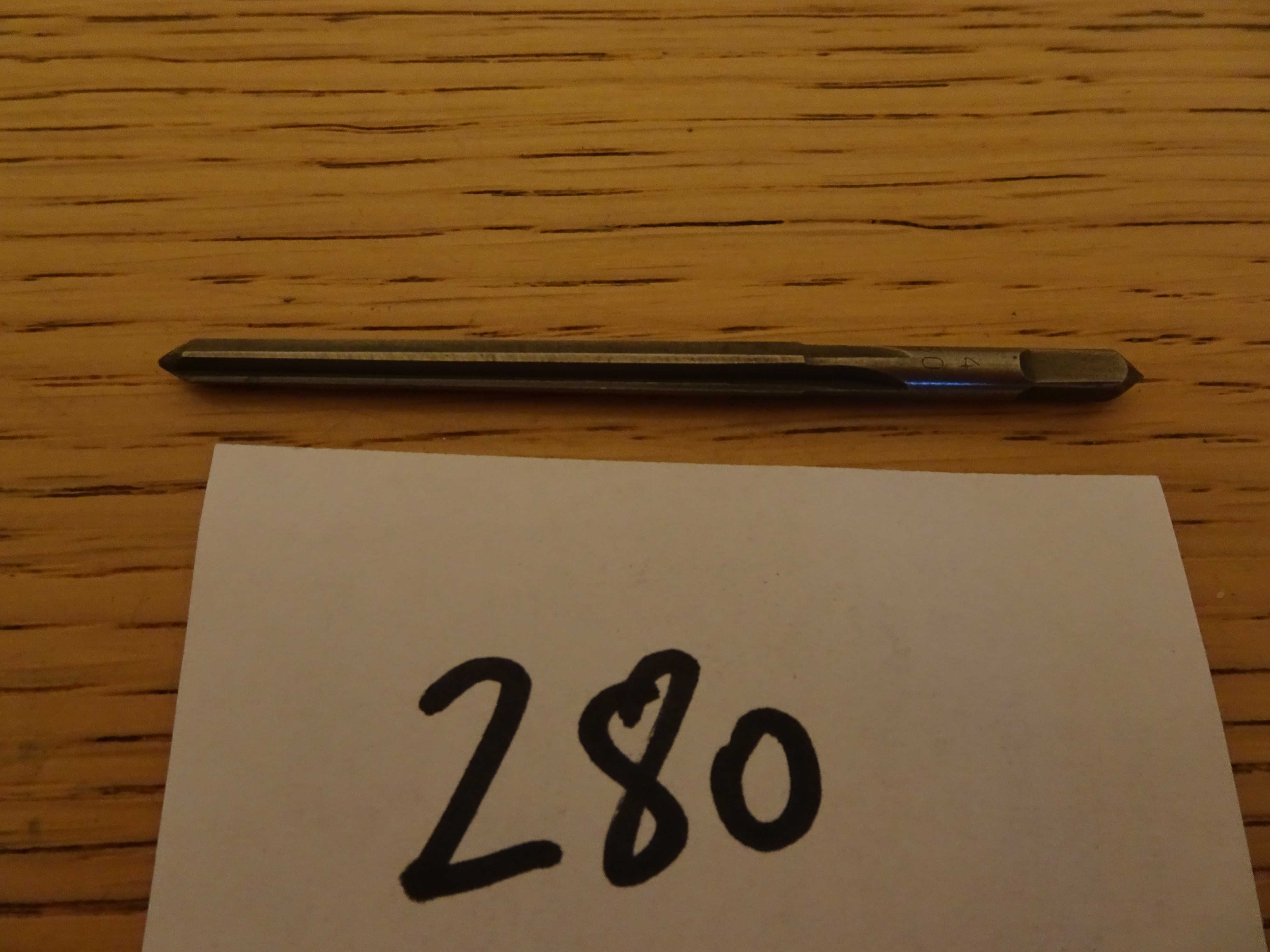 Rozwiertak ręczny stożkowy fi 4,8 mm, rowki proste, 5 ostrzy (280)