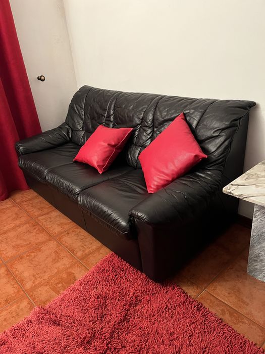 Sofá em couro preto + 2