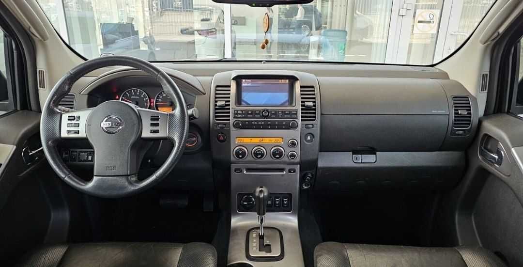 Nissan Pathfinder 4.0 AT, 2005