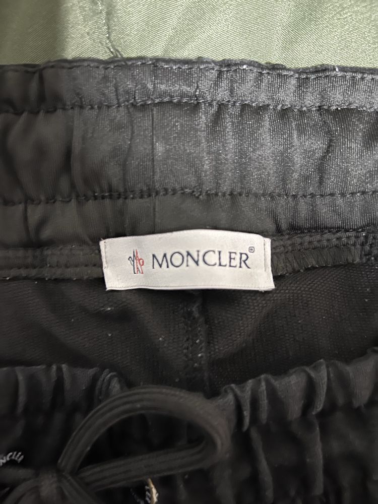 Calças Moncler  .