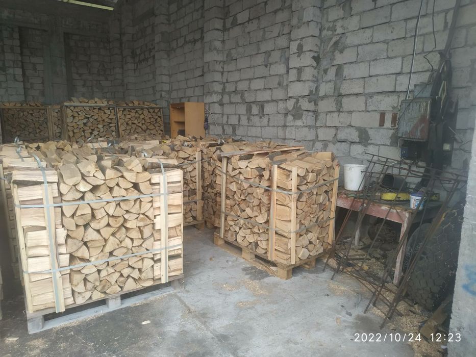 Дрова бук колоті 33см від 2800 до 3700 грн.