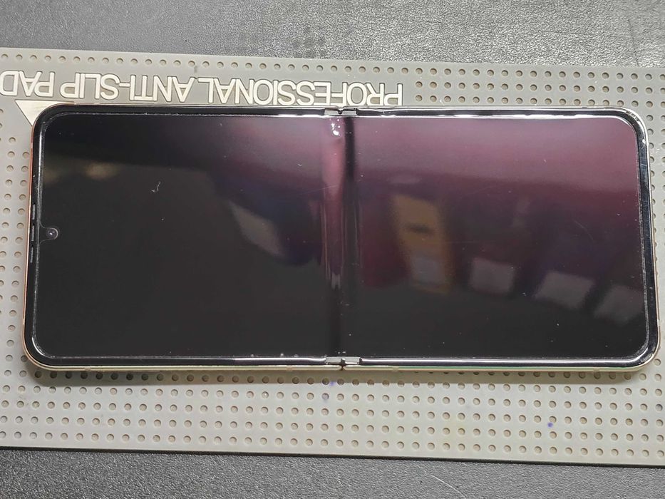 Używany - Samsung Galaxy Z Flip 4 128GB Złoty - GSM Baranowo