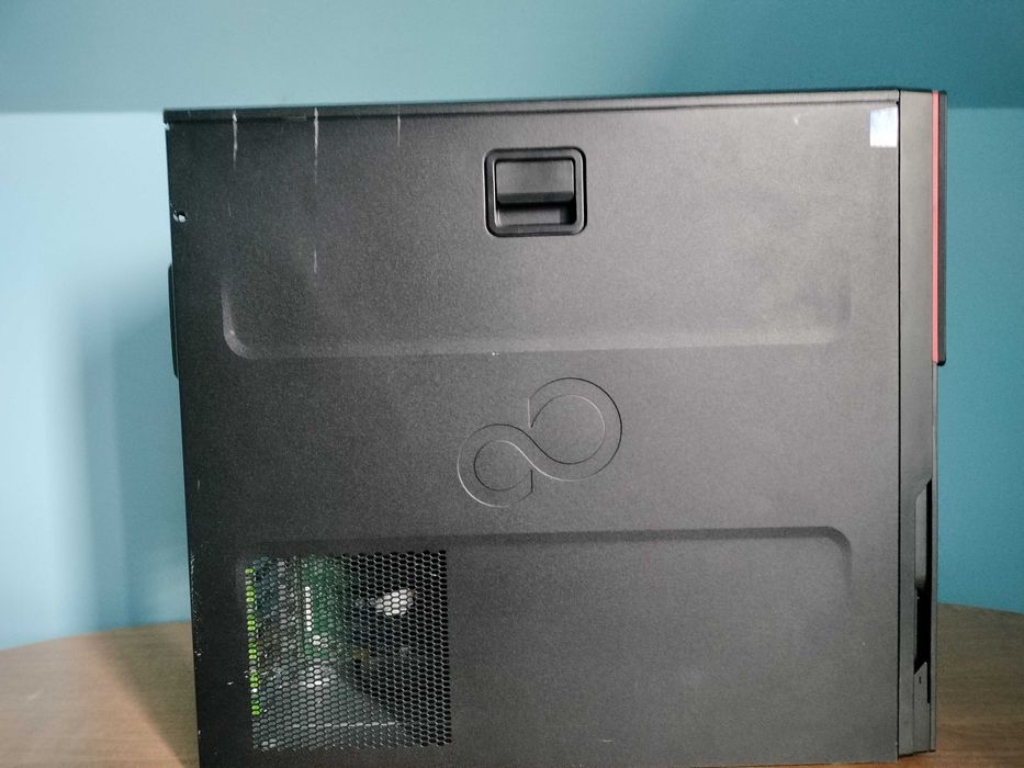 Fujitsu Celsius M740 Stacja robocza Intel Xeon LGA2011-3
