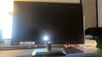 Monitor LG DM2352 z tunerem