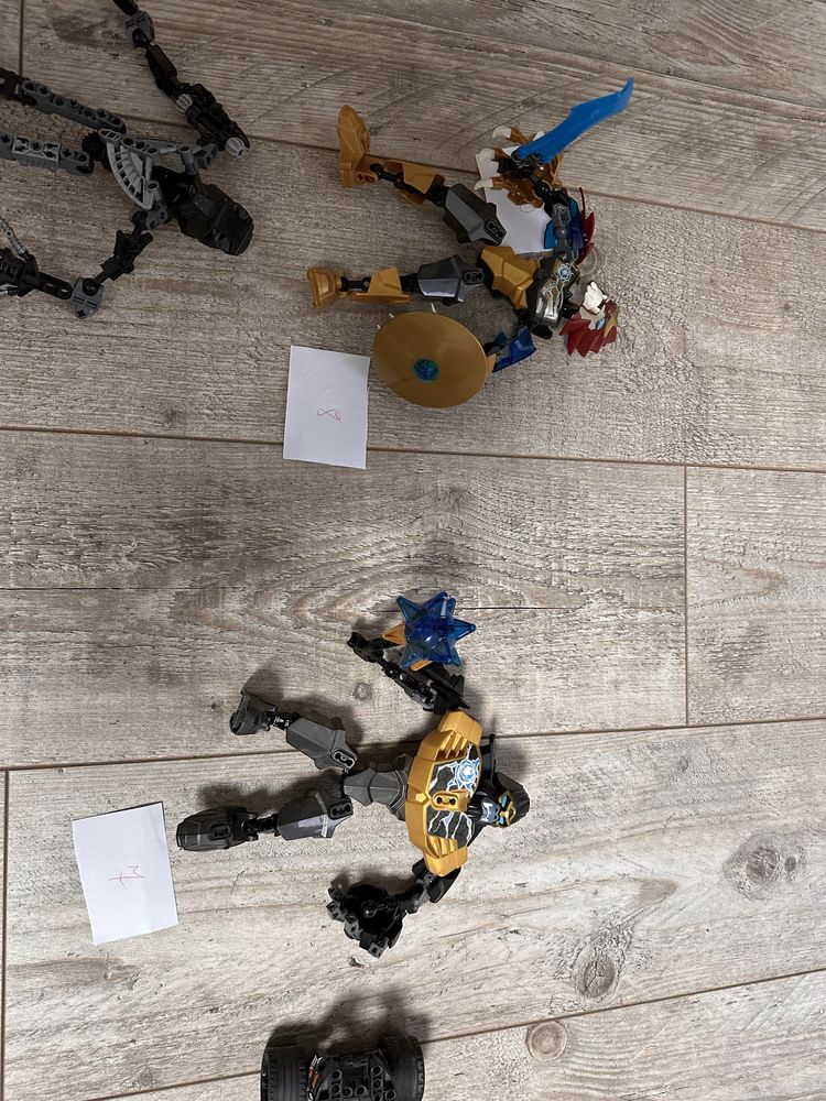 Zestaw figurek lego Bionicle i lego Chima