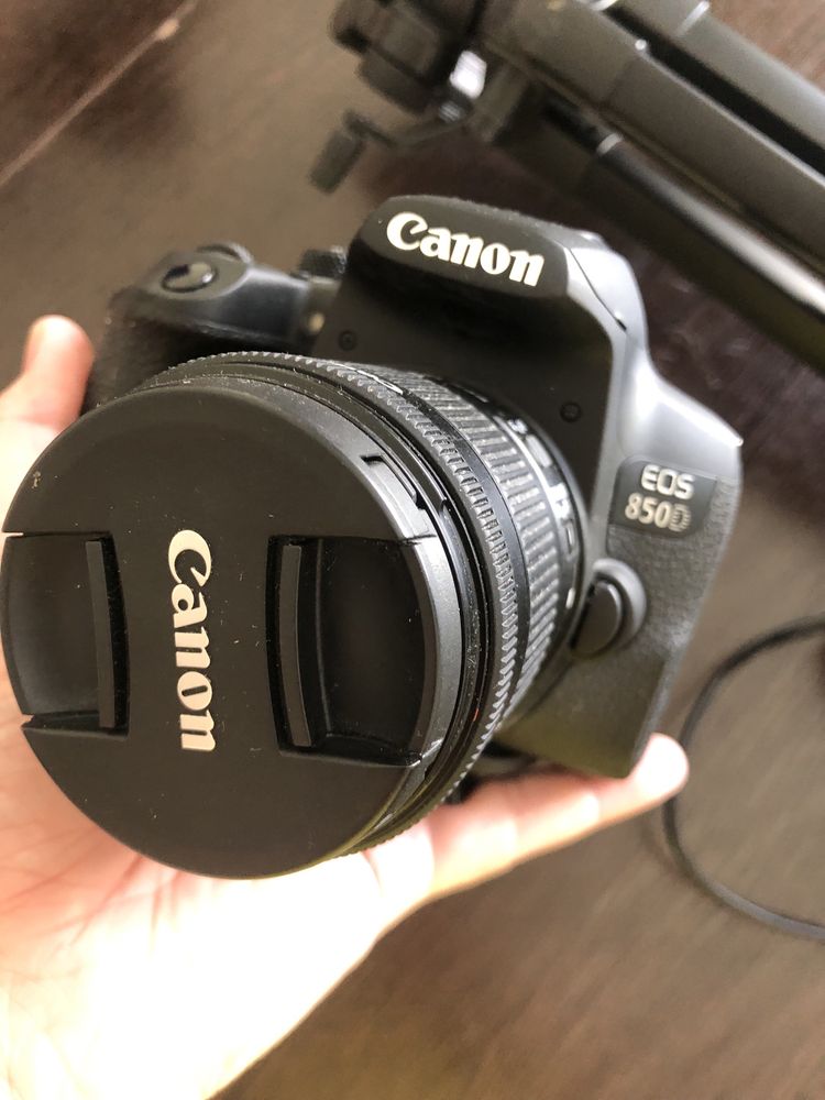 Фотоапарат Canon 850 D + флешка 128 Gb, адаптер і штатив