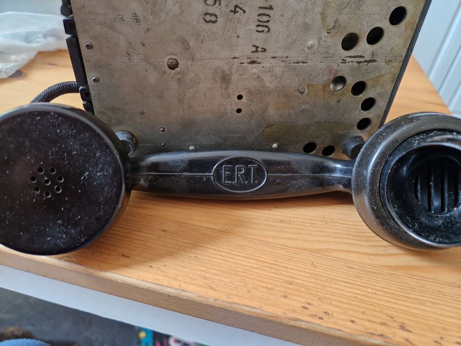 Telefon z czasów PRL czarny