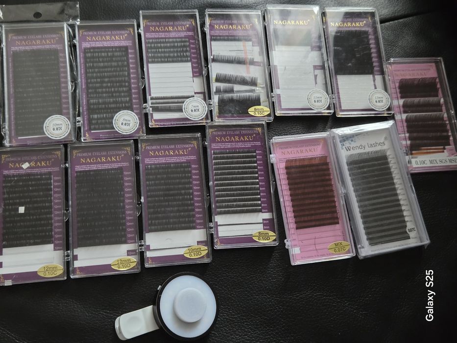 Вії та лінза з підсвіткою