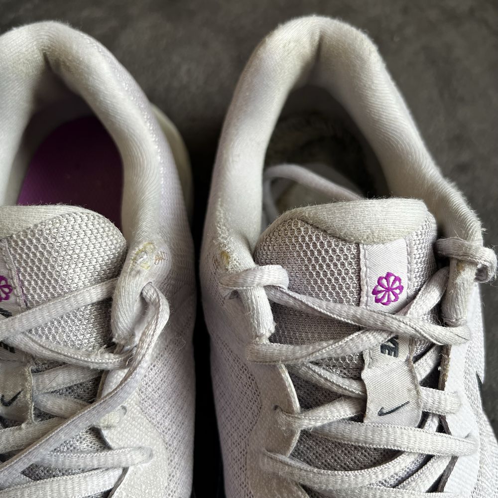 Жіночі кросівки Nike running. P. 38,5.