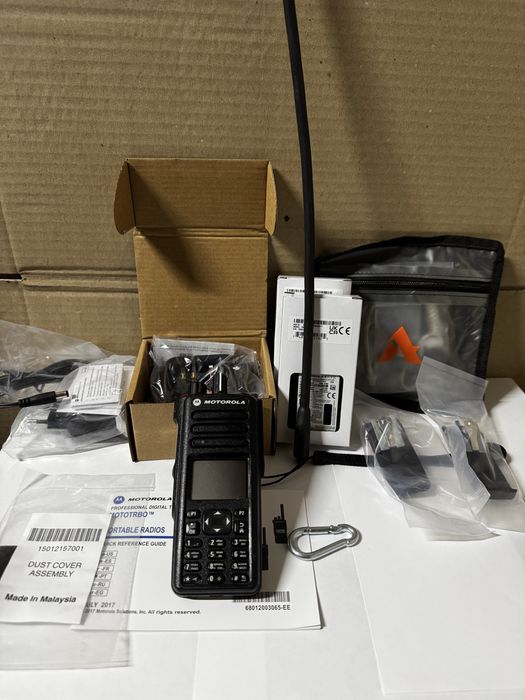 Motorola DP4801e UHF, AES256, гарнітура, 2 акб, карабін, шнур.