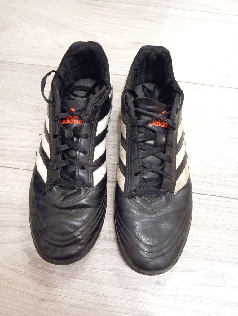 Sprzedam buty piłkarskie używane halówki ADIDAS stan bardzo dobry