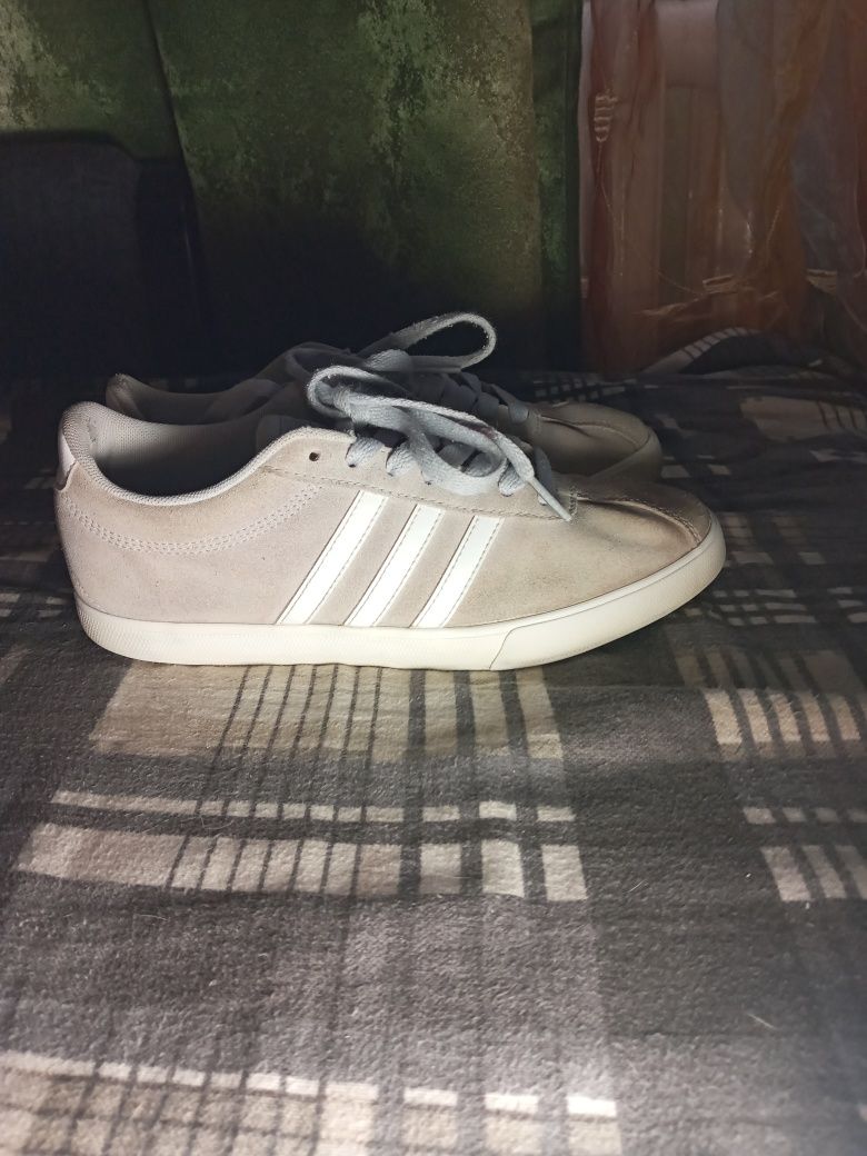 Продам красовки adidas