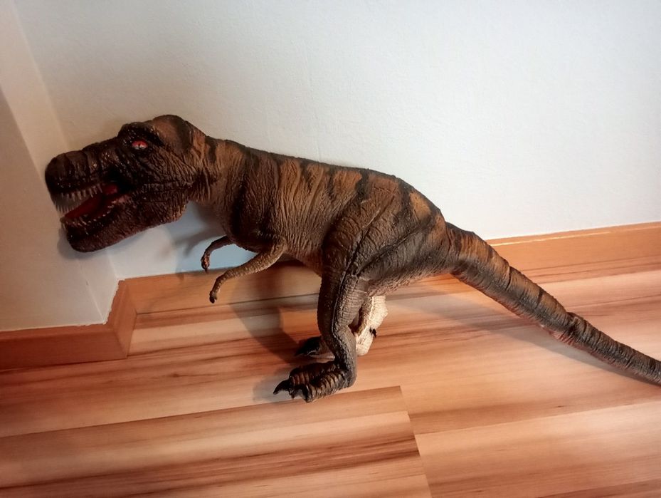 Wielki gumowy dinozaur