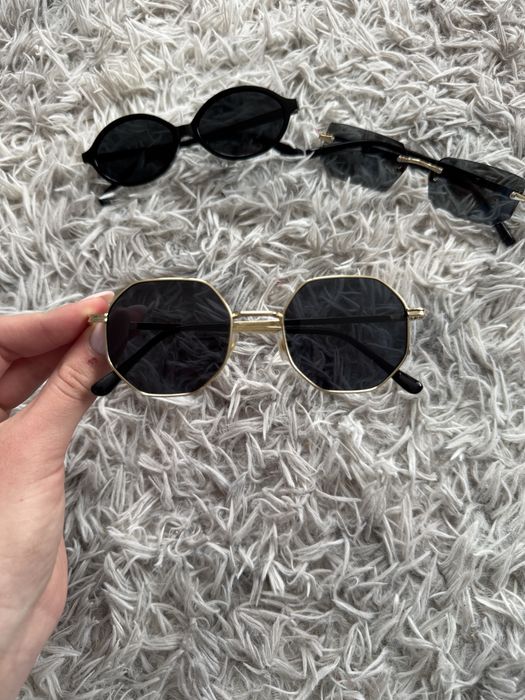 Сонцезахисні жіночі окуляри чорні з золотою оправою