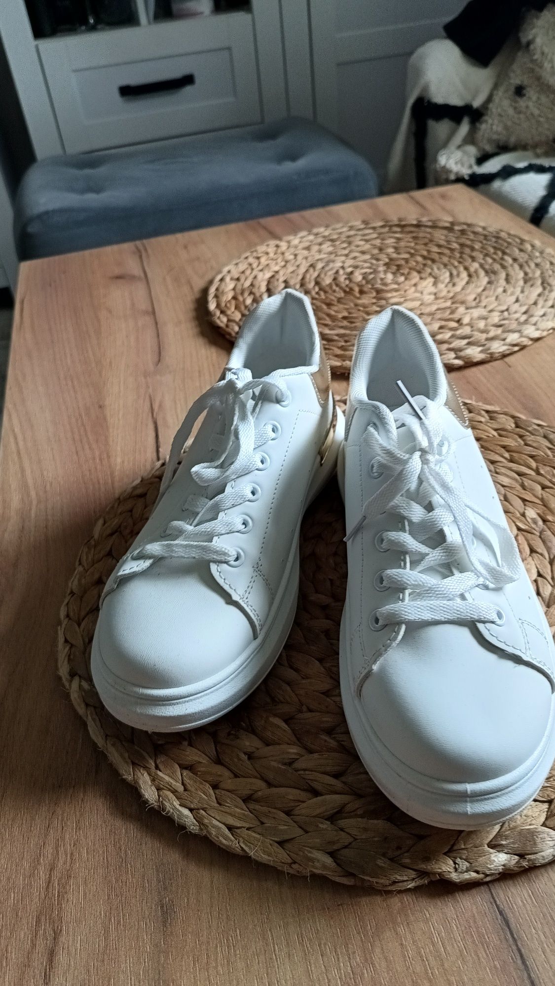 Sneakersy trampki adidasy białe złote nowe 39